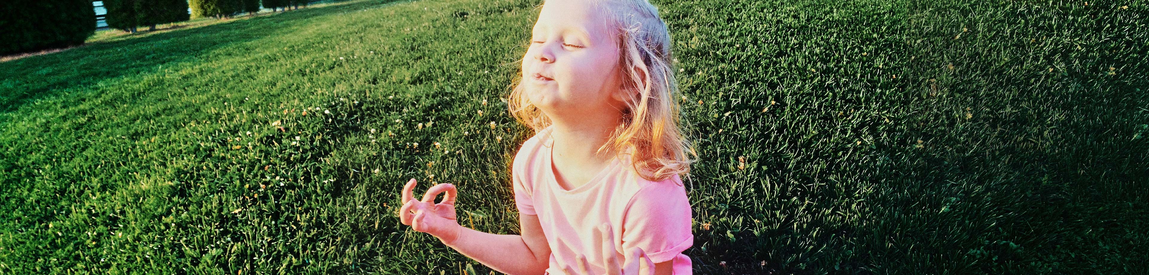 3840x920 Girl sitting and meditating